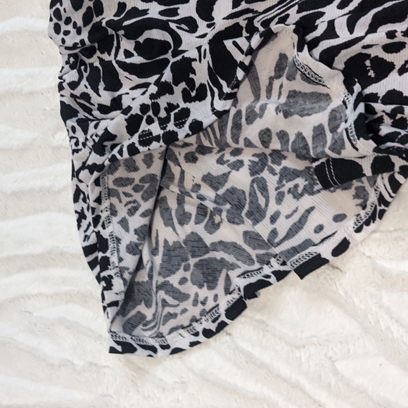 💜Animal Print Surplice Bodysuit💜 - Picture 7 of 11